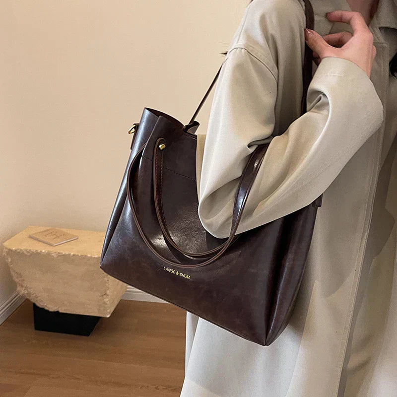 Nura | Elegante Ledertasche mit zwei Riemen
