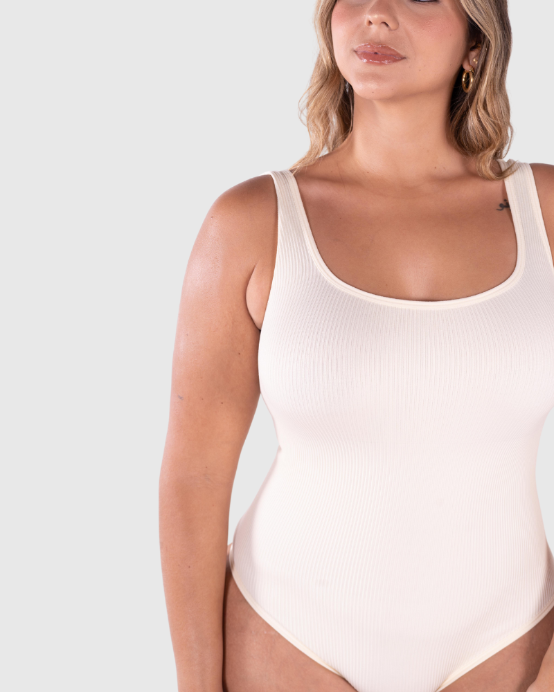 Gerippter Body mit quadratischem Ausschnitt