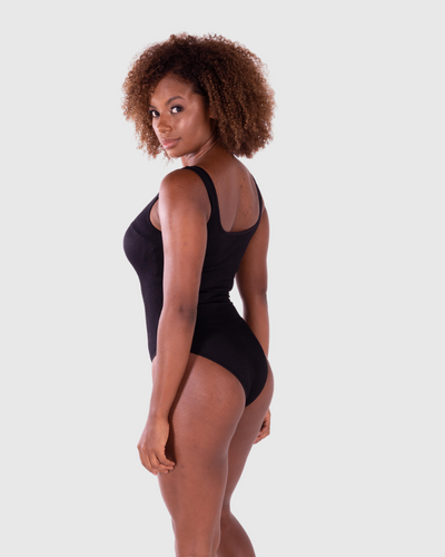 Gerippter Body mit quadratischem Ausschnitt
